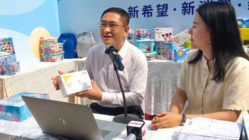 石碣鎮(zhèn)長(zhǎng)蒞臨“樂(lè)購(gòu)石碣”為Ag亞洲集團(tuán)帶貨