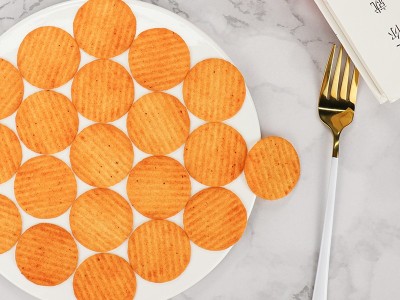 清新與嗆辣的味覺融匯——青瓜芥末味燃脆薯片