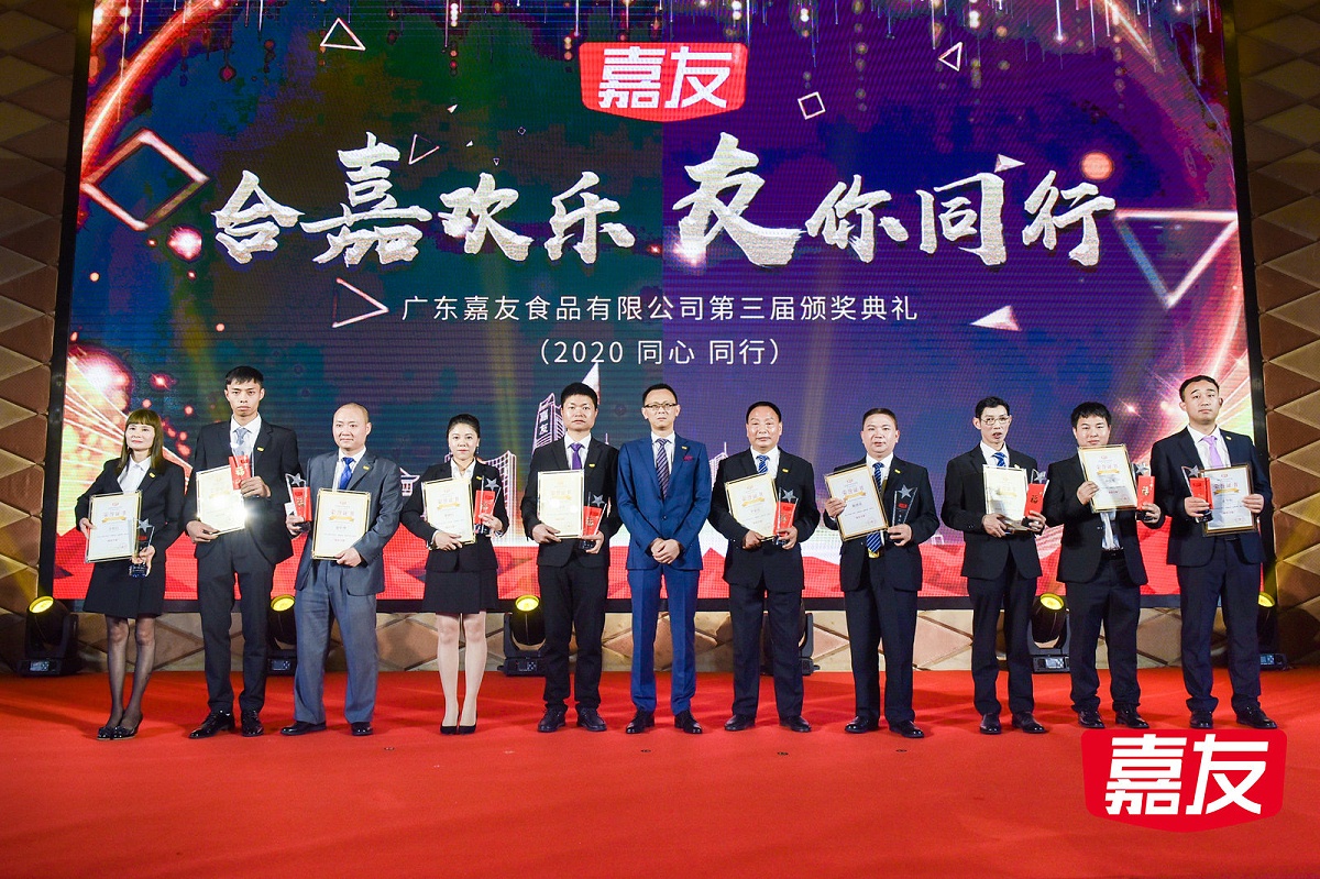 Ag亞洲集團(tuán)之星與總經(jīng)理合影