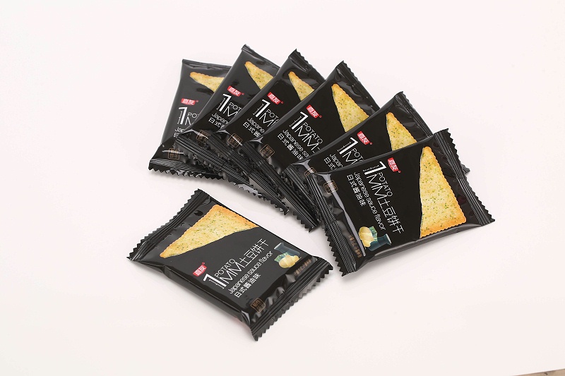 一片一片停不下來的土豆小餅干！薄、香、脆讓人流連忘返